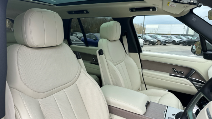 Land Rover Range Rover 3.0 D350 SE 4dr Auto Diesel Estate - Image 47